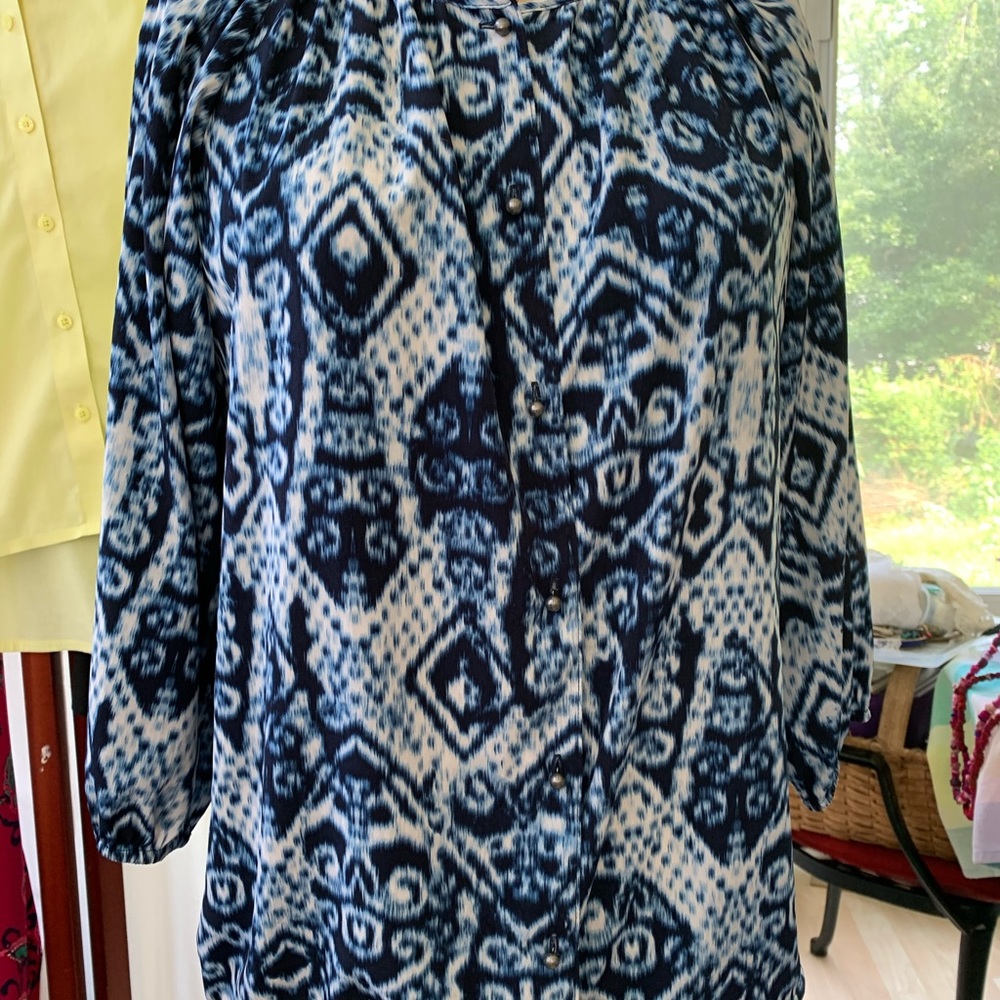 Chico’s blouse/jacket 100% polyester.